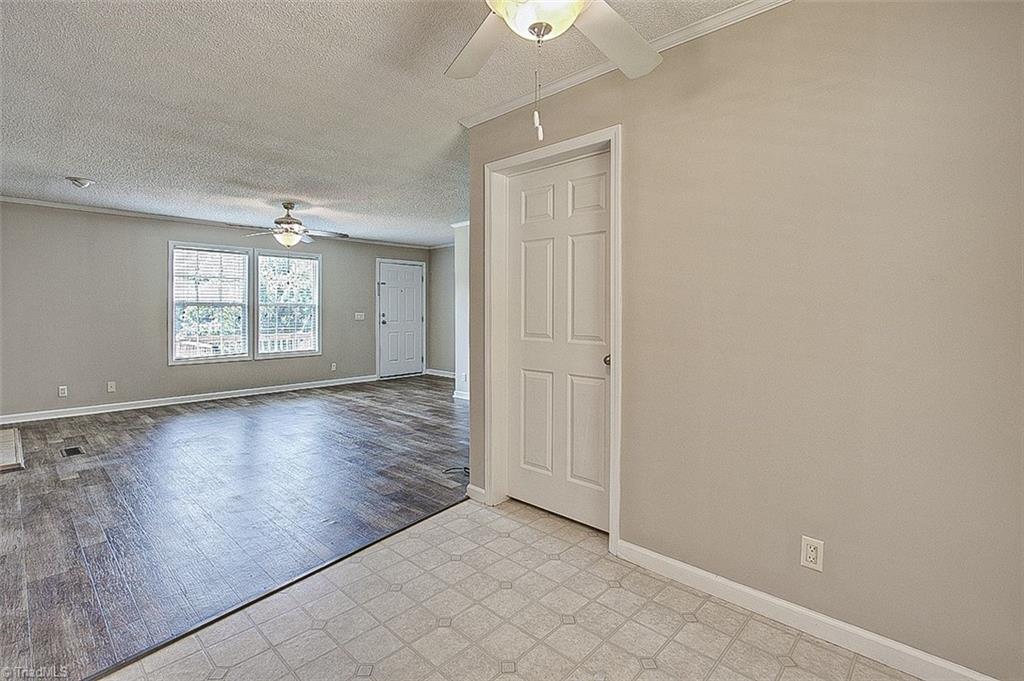 403 Oak View Lane Property Photo 11