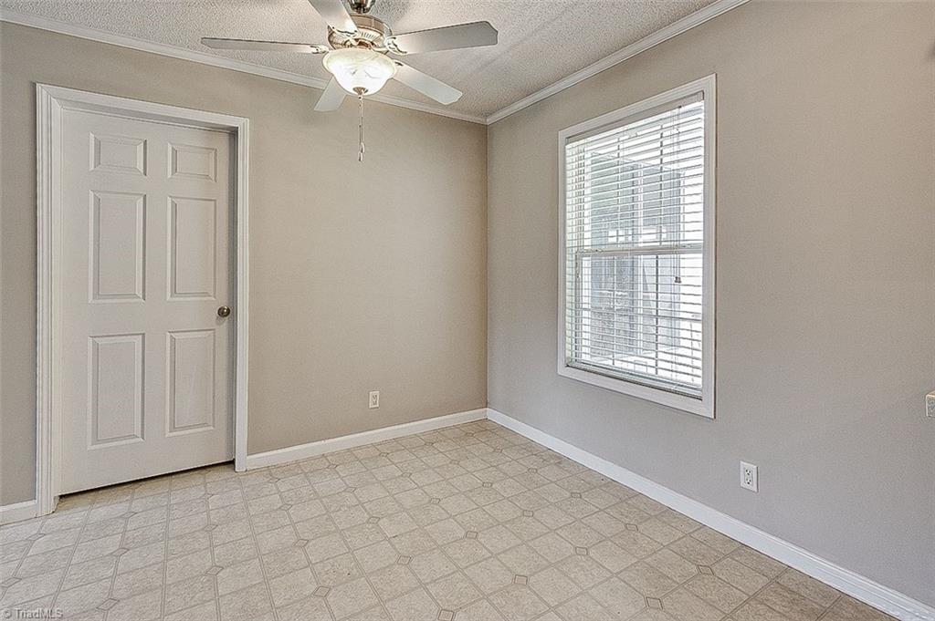 403 Oak View Lane Property Photo 12