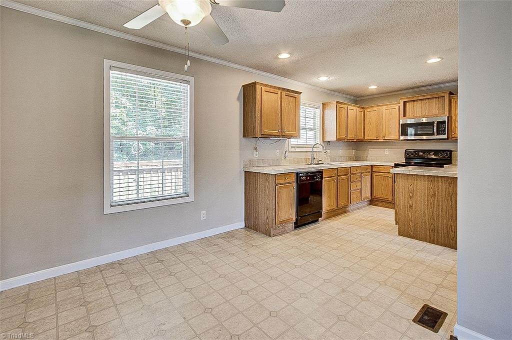 403 Oak View Lane Property Photo 13