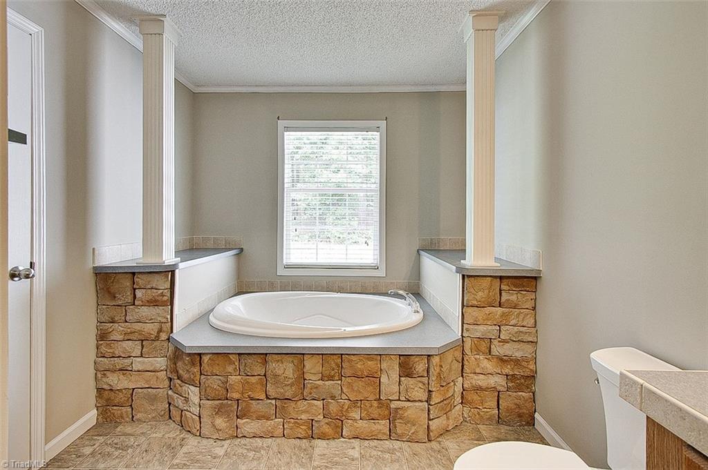 403 Oak View Lane Property Photo 34