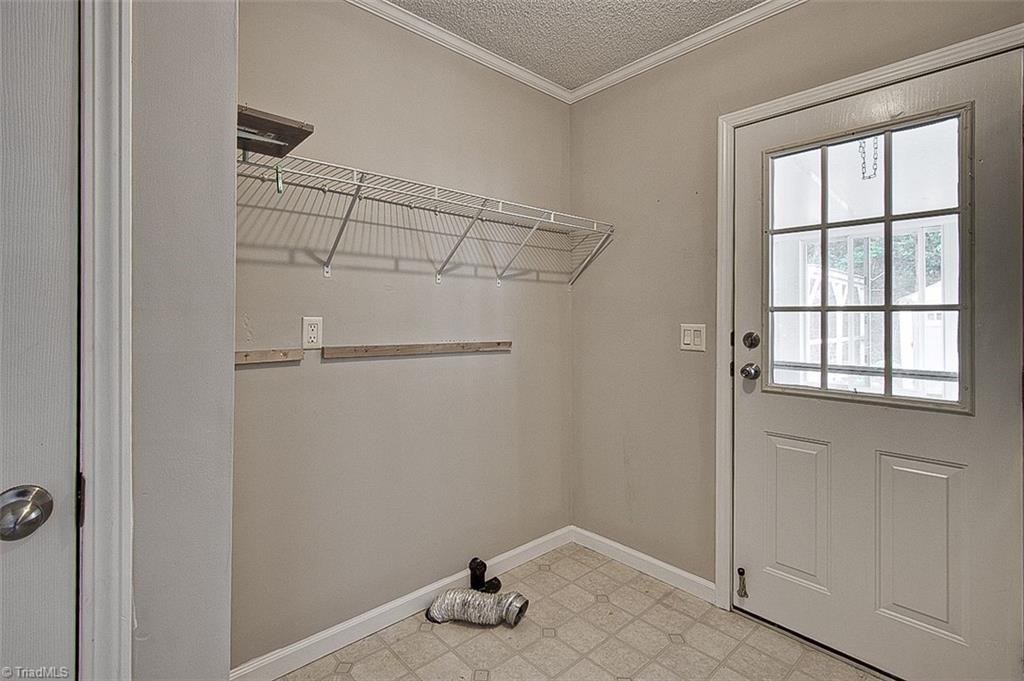 403 Oak View Lane Property Photo 36