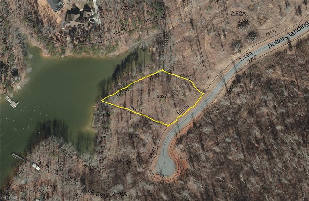 568 Potters Landing Property Photo 2