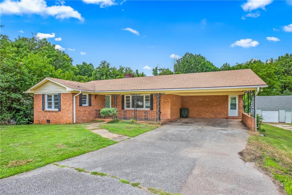 5509 Old Thomasville Road Property Photo 1