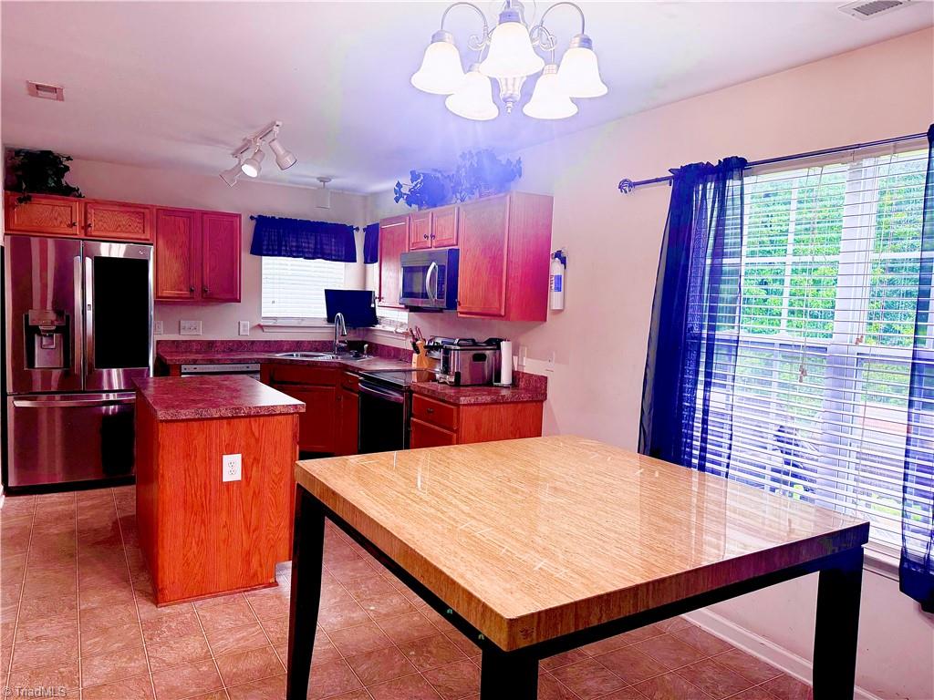 622 Bentley Lane Property Photo 3