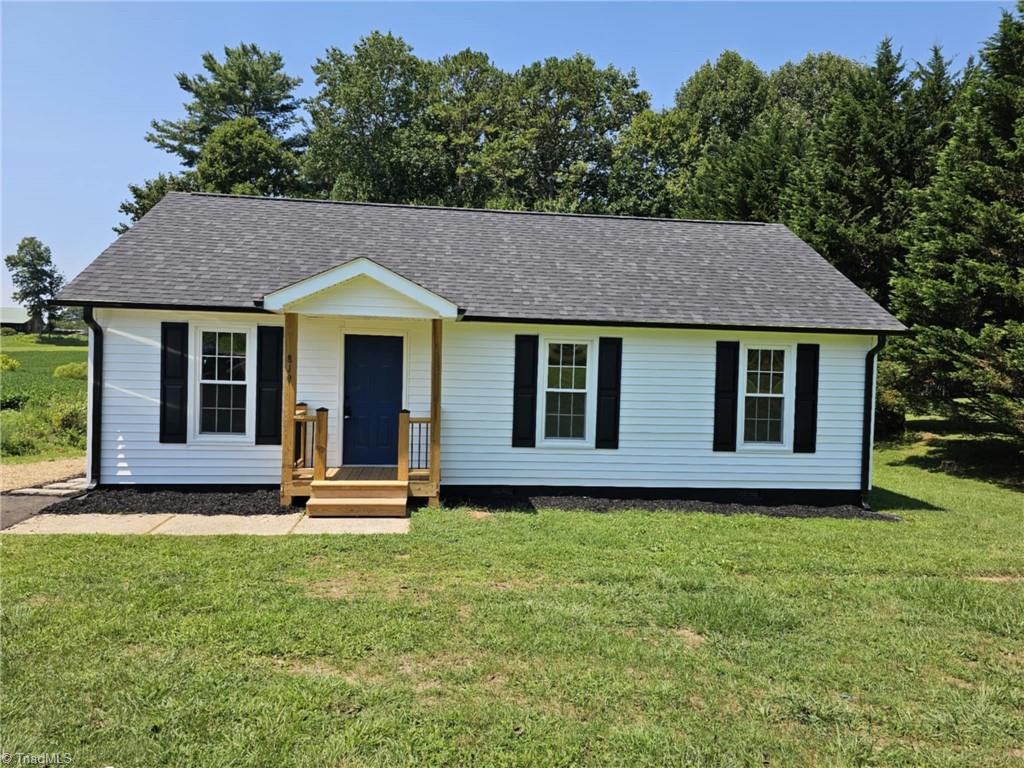 819 Lakeview Drive Property Photo 1