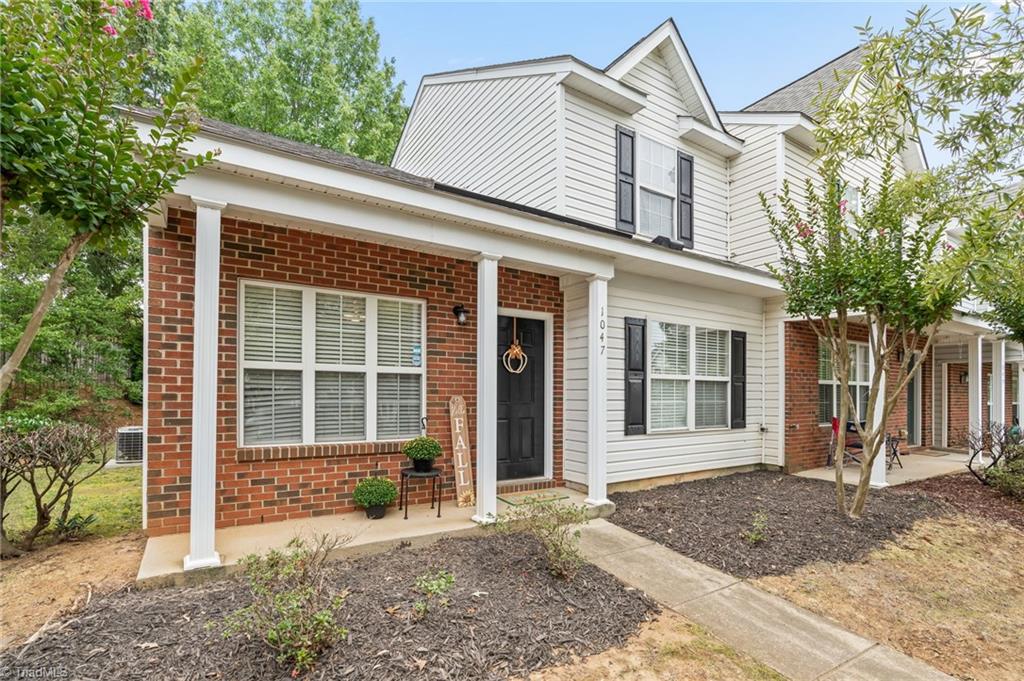 1047 Oak Blossom Way Property Photo 1