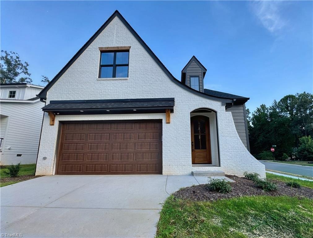 5918 Crossview Drive Property Photo 2