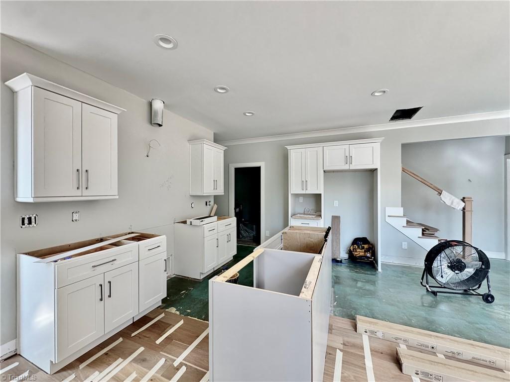 5918 Crossview Drive Property Photo 3