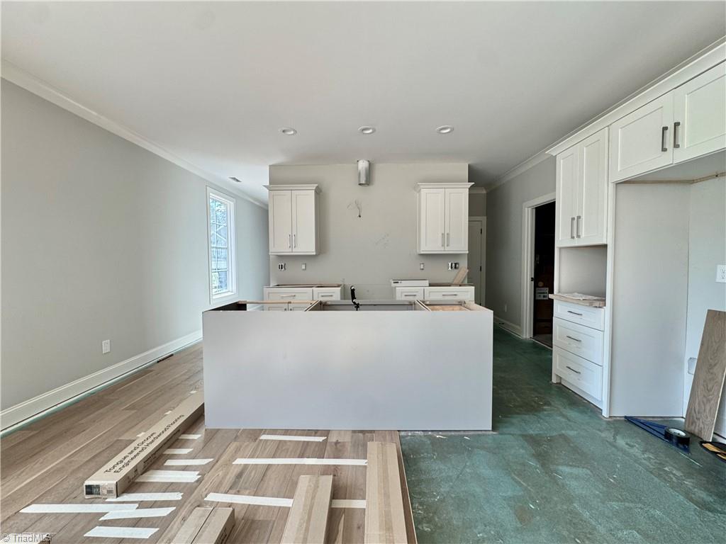 5918 Crossview Drive Property Photo 4