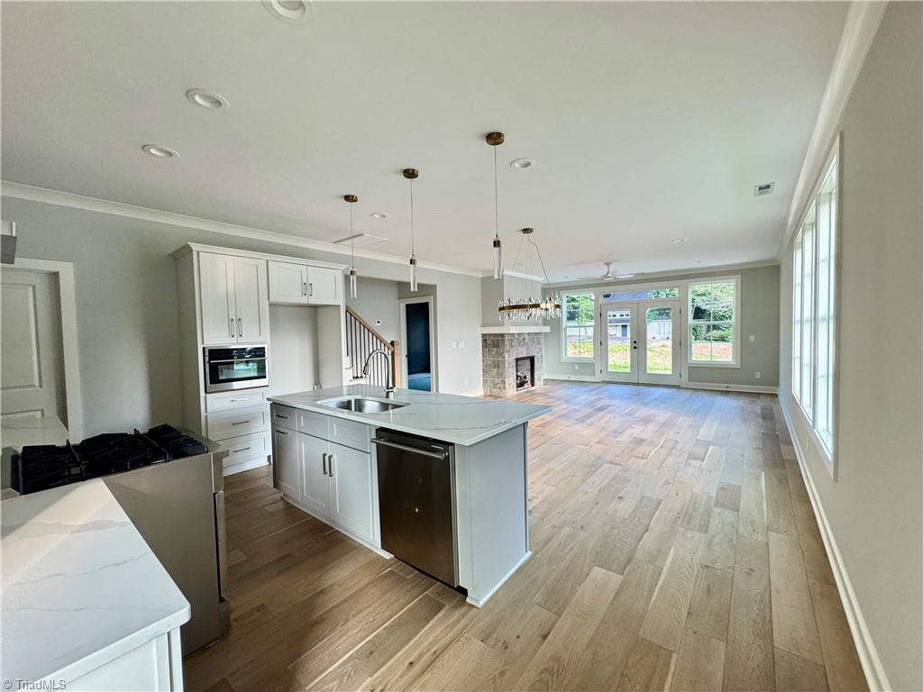 5918 Crossview Drive Property Photo 6