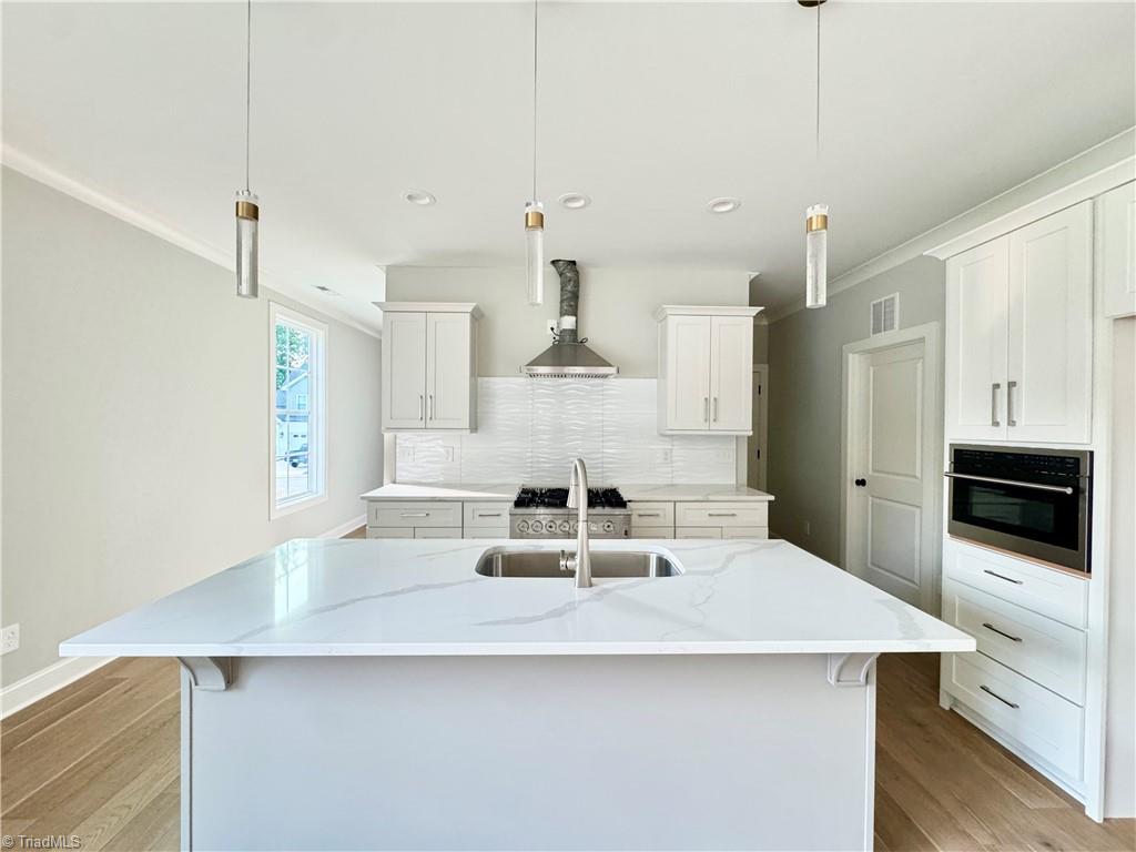 5918 Crossview Drive Property Photo 7