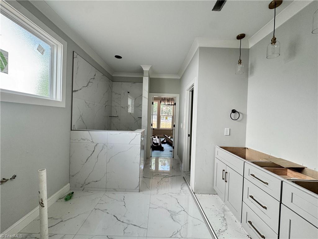 5918 Crossview Drive Property Photo 13