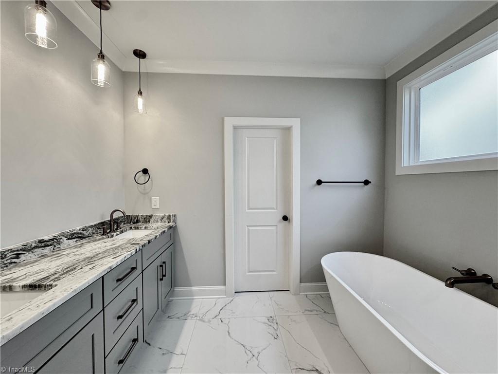 5918 Crossview Drive Property Photo 13