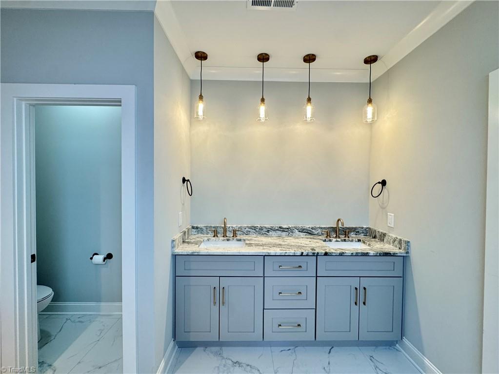 5918 Crossview Drive Property Photo 15