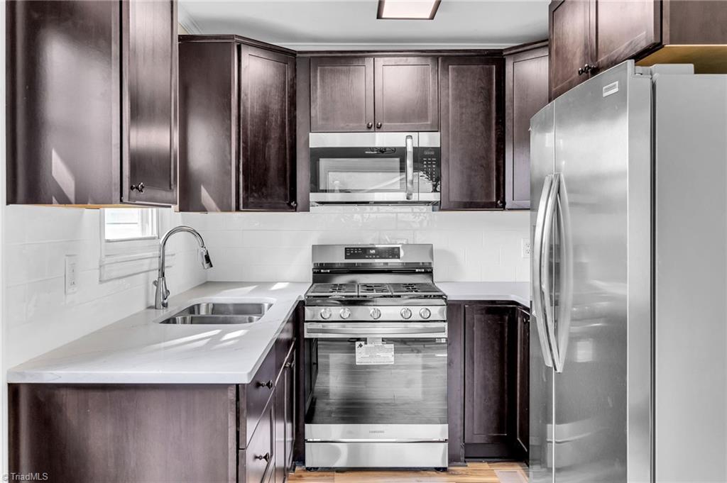 1701 Midway Street Property Photo 4