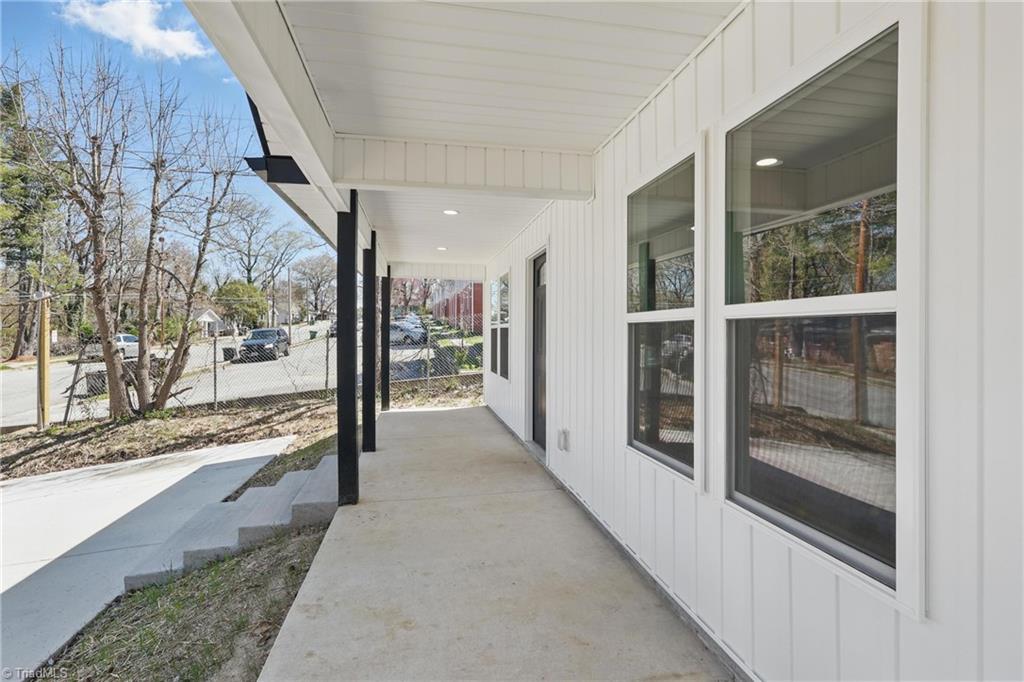 1410 E Commerce Avenue Property Photo 3