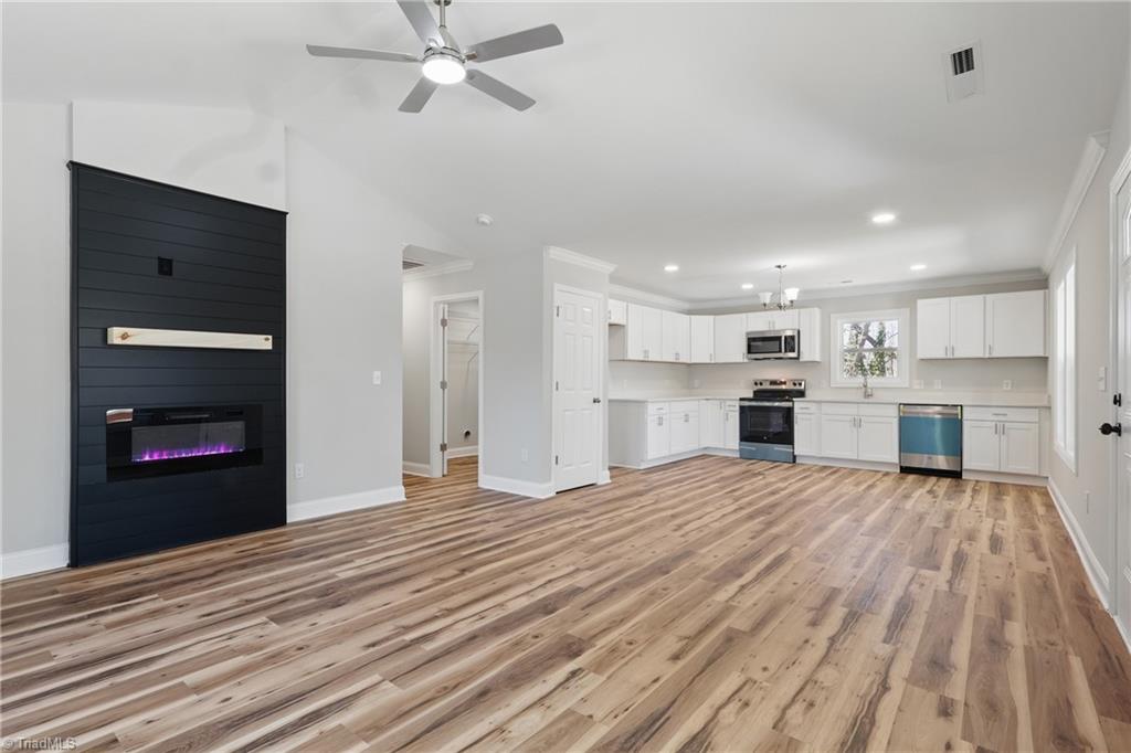 1410 E Commerce Avenue Property Photo 6