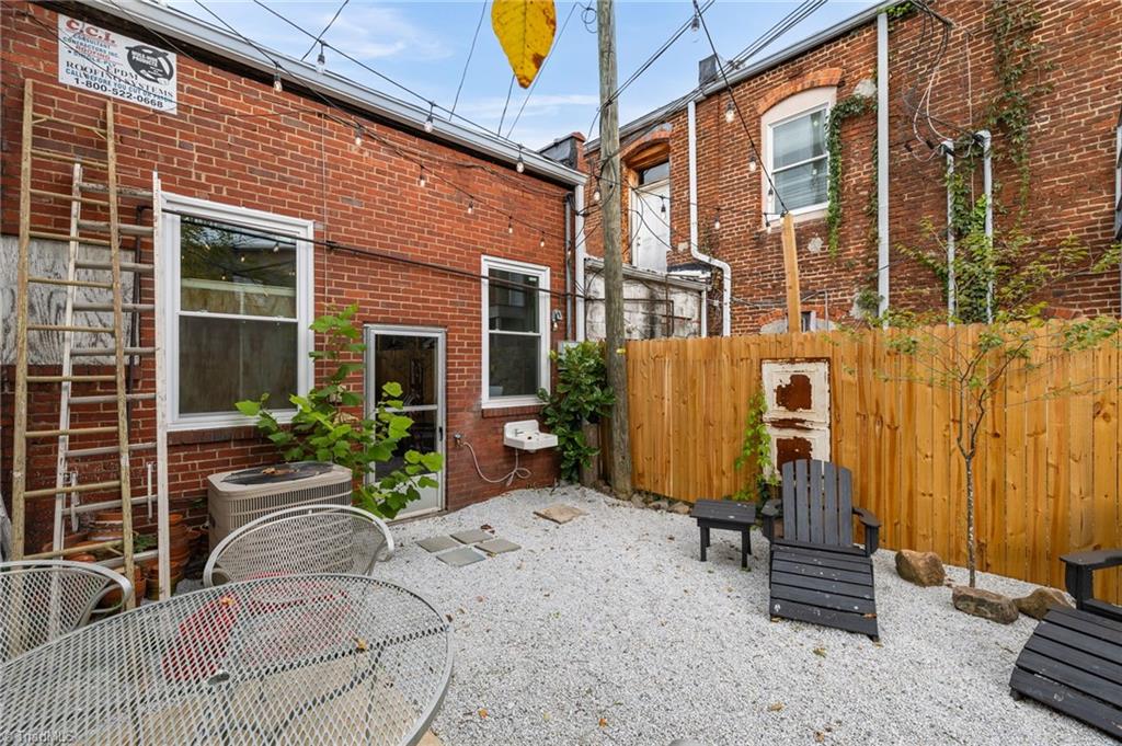 107 W Murphy Street Property Photo 5