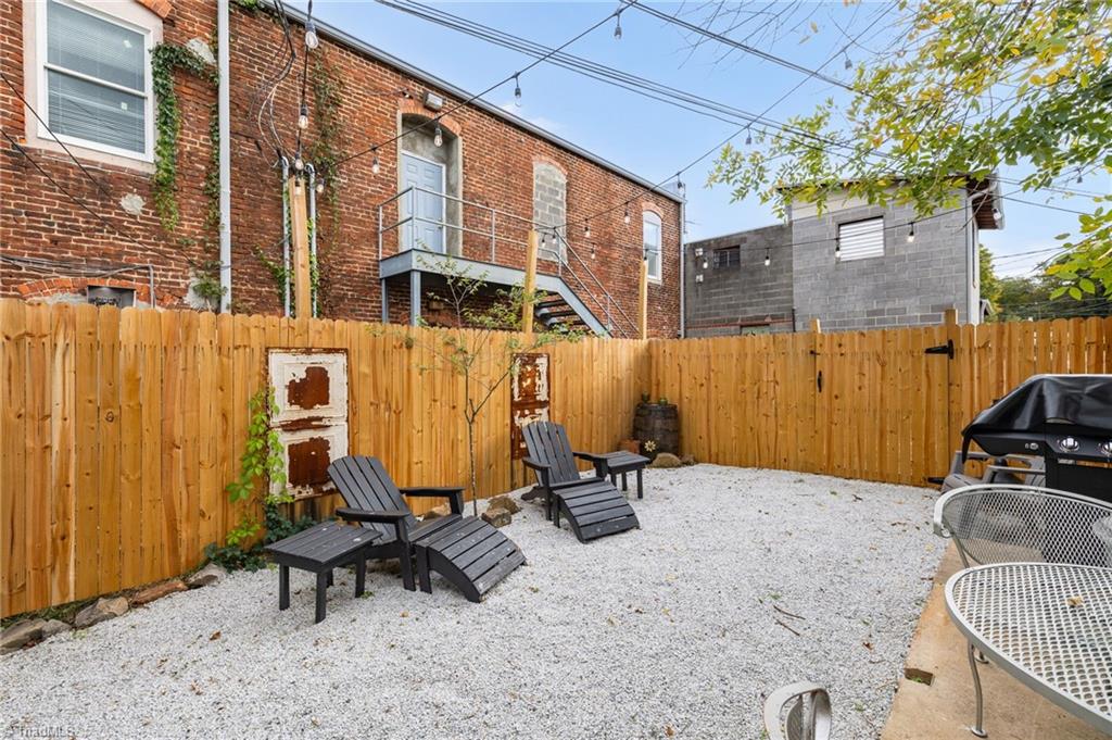 107 W Murphy Street Property Photo 18