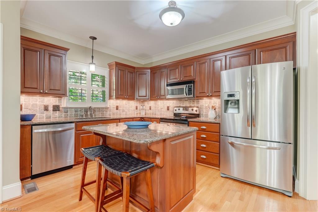 5911 Ballinger Road # D Property Photo 6