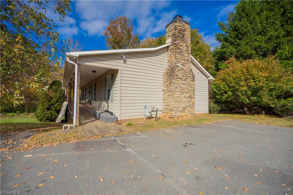 10235 Nc Highway 8 Property Photo 3
