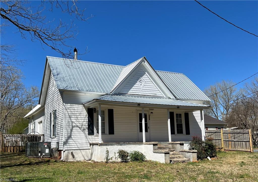 1328 W Ridge Street Property Photo