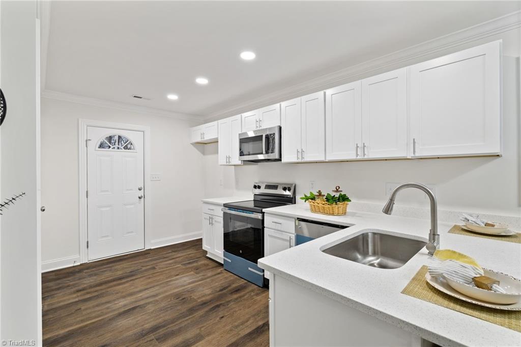 515 West End Boulevard Property Photo