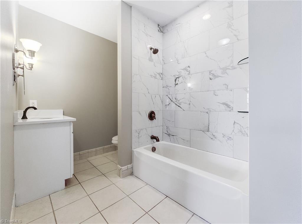 605 W Market Street # 210 Property Photo 25