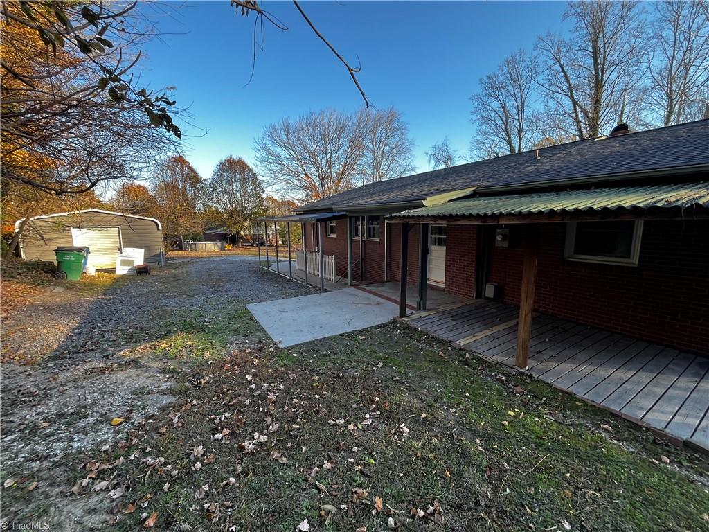 415 E Oak Street Property Photo 4