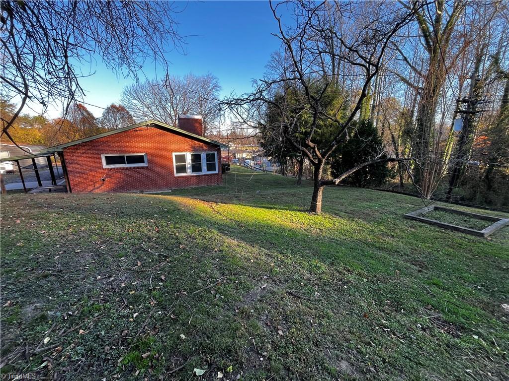 415 E Oak Street Property Photo 5