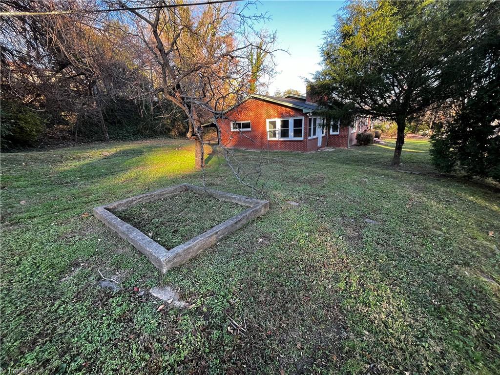 415 E Oak Street Property Photo 6