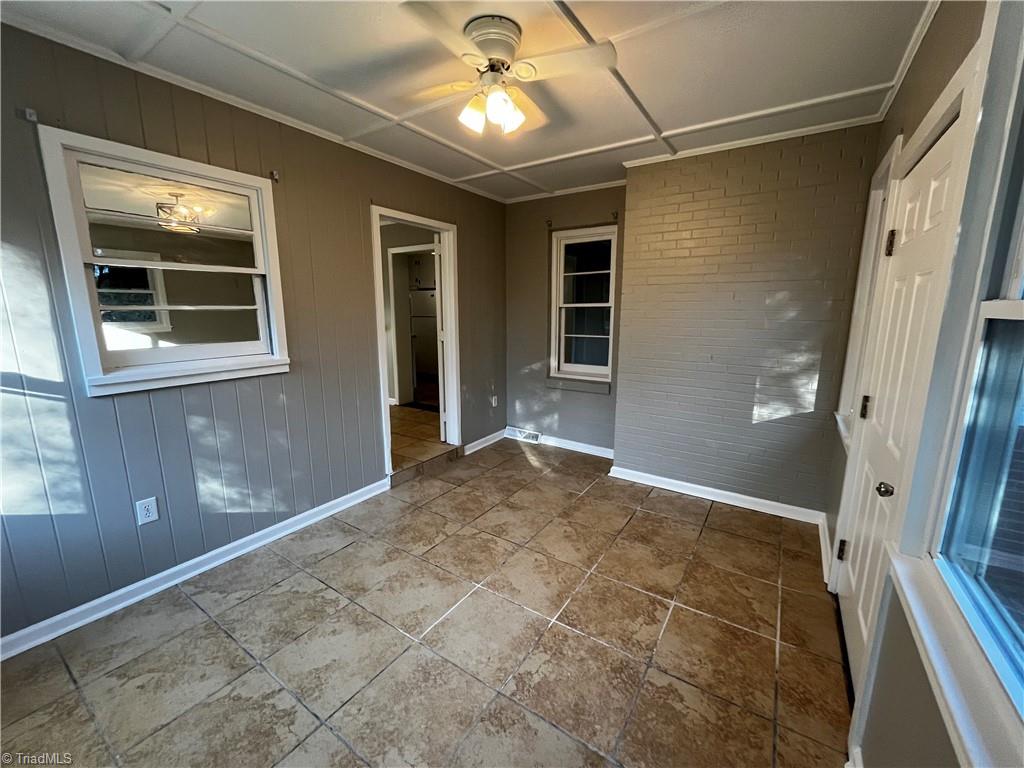 415 E Oak Street Property Photo 10