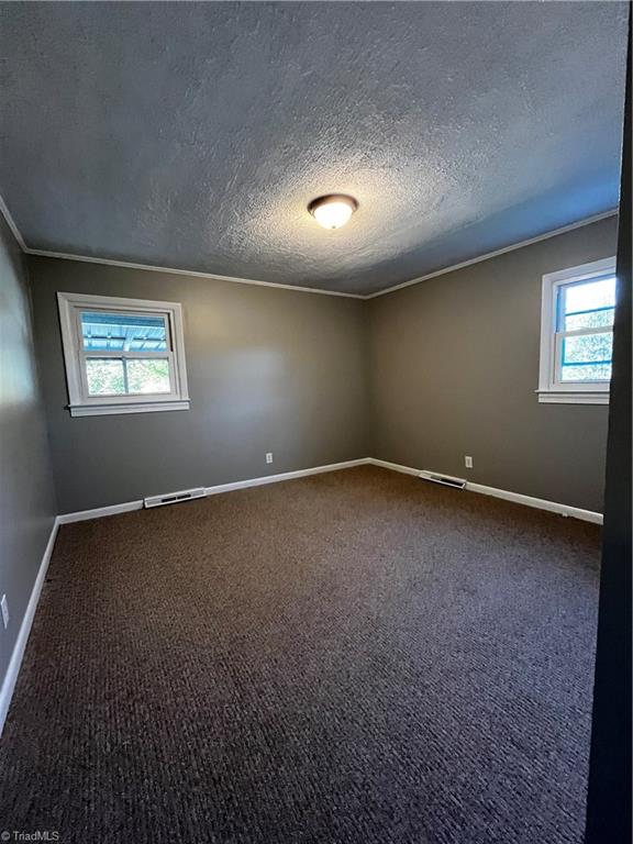 415 E Oak Street Property Photo 24