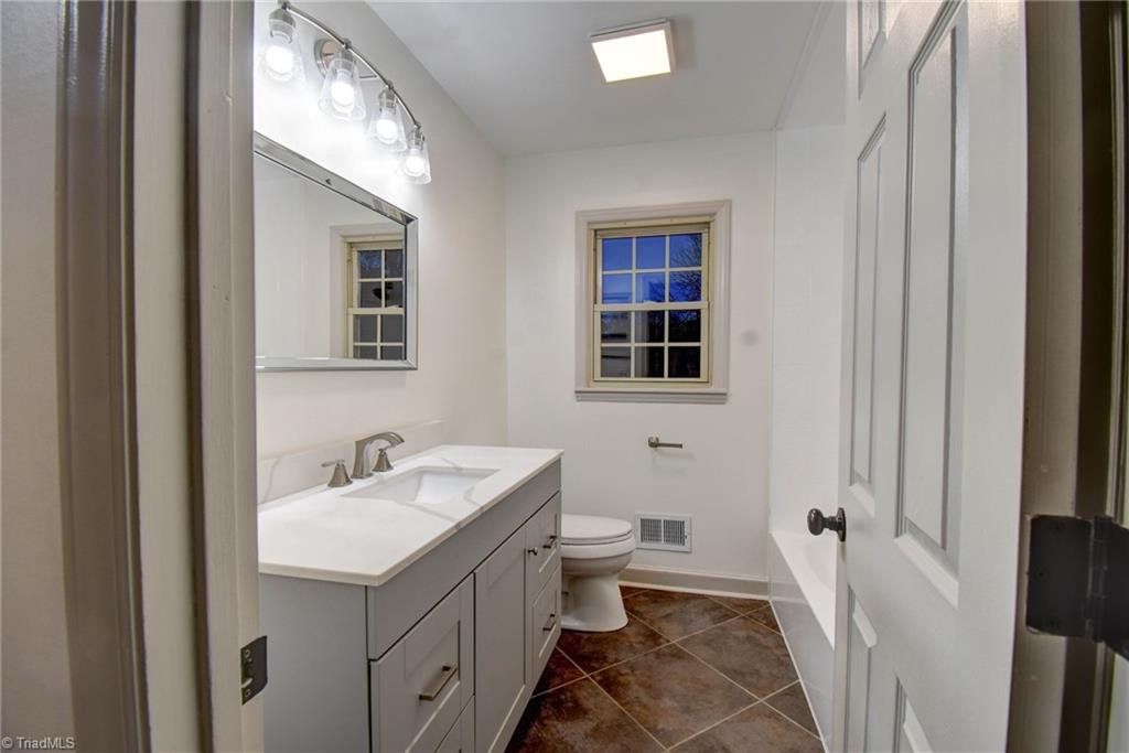 2616 Amherst Court Property Photo 27