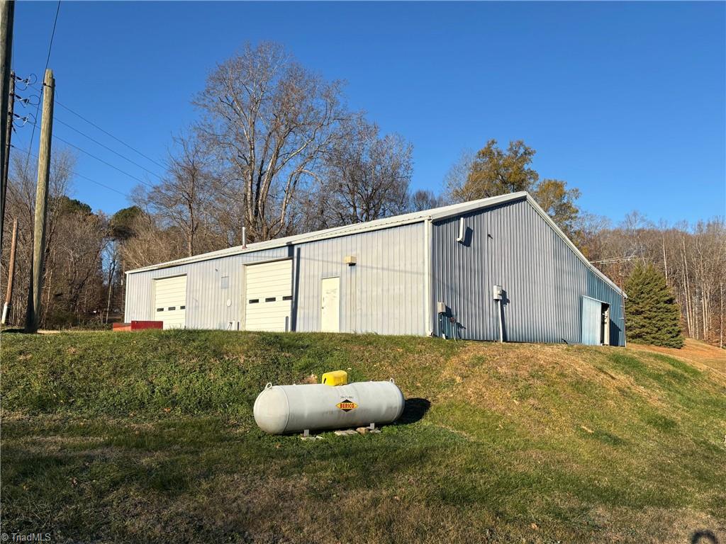 1449 Old Liberty Road Property Photo 3