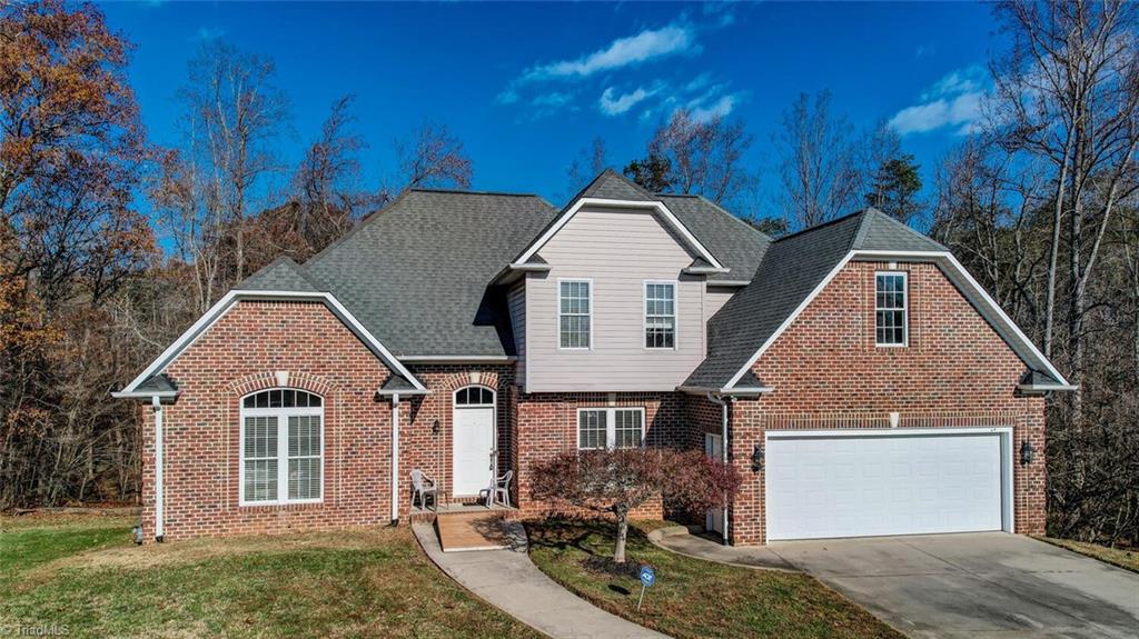 206 Pine Hill Court Property Photo 2