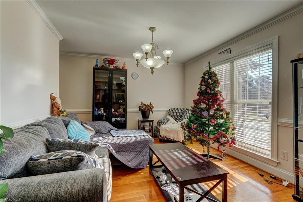 206 Pine Hill Court Property Photo 8