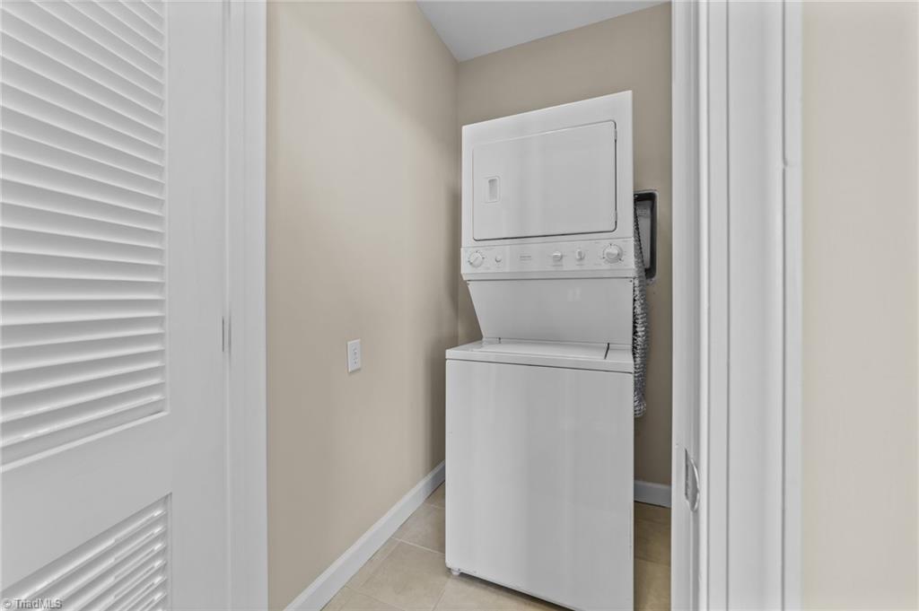 201 N Elm Street # 1001 Property Photo 21