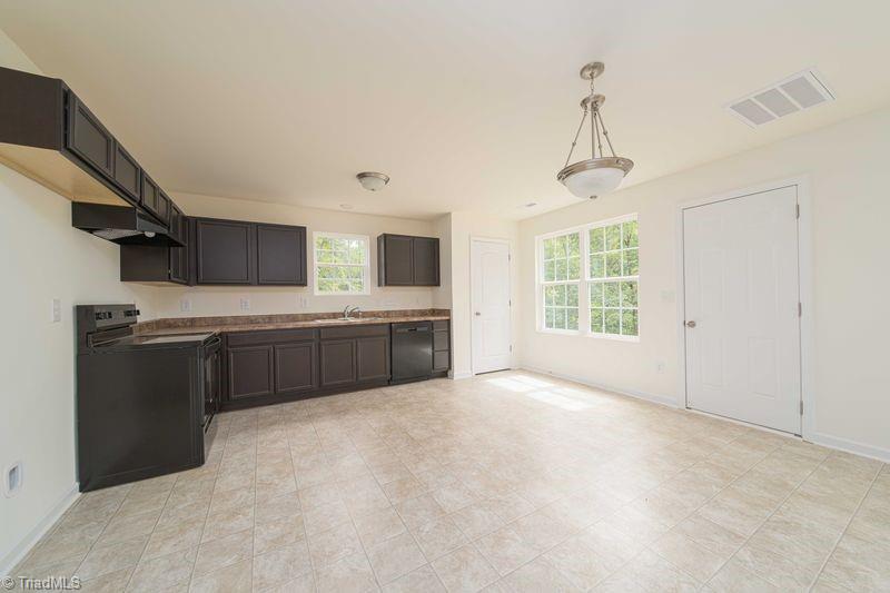 6055 Stanleyville Drive Property Photo 7