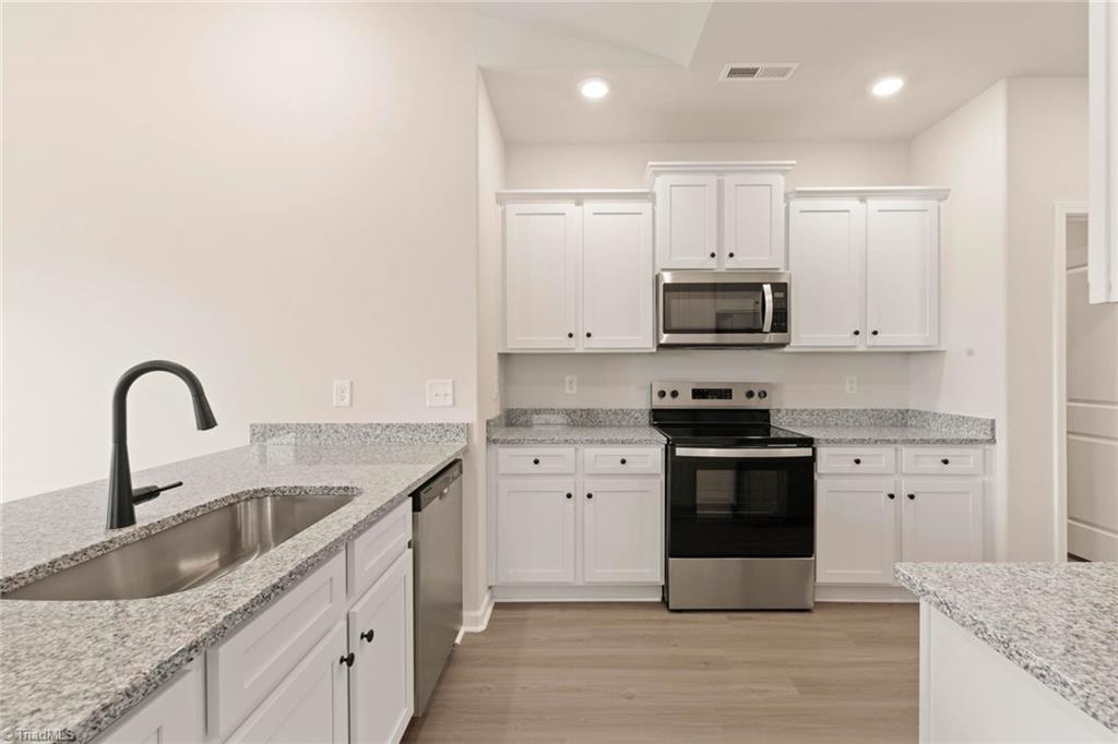 304 Dixieland Court Property Photo 10
