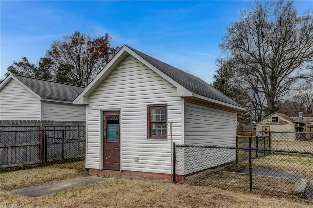 1806 Vance Street Property Photo 27