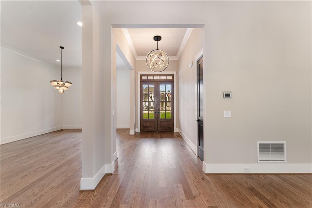 8800 Knoll Creek Court Property Photo 4