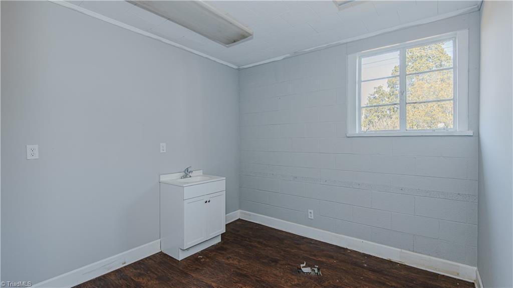 3043 W Us Highway 158 Property Photo 10