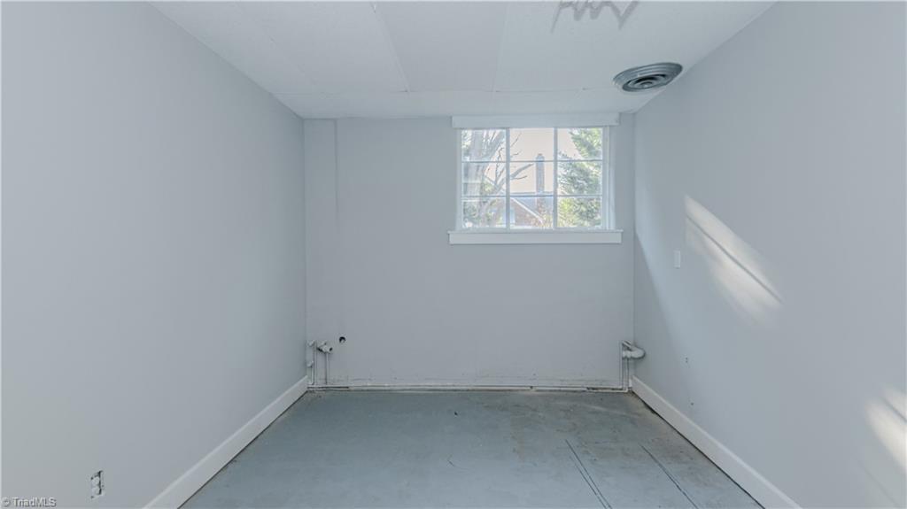 3043 W Us Highway 158 Property Photo 15