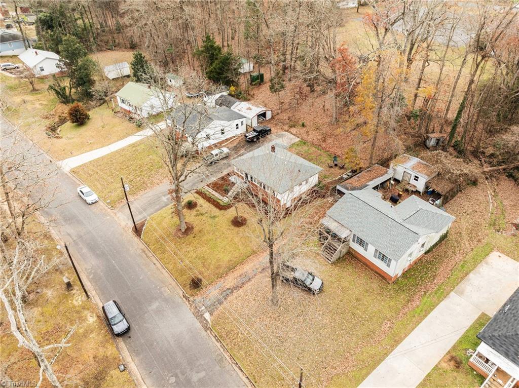 822 Glenwood Road Property Photo 5
