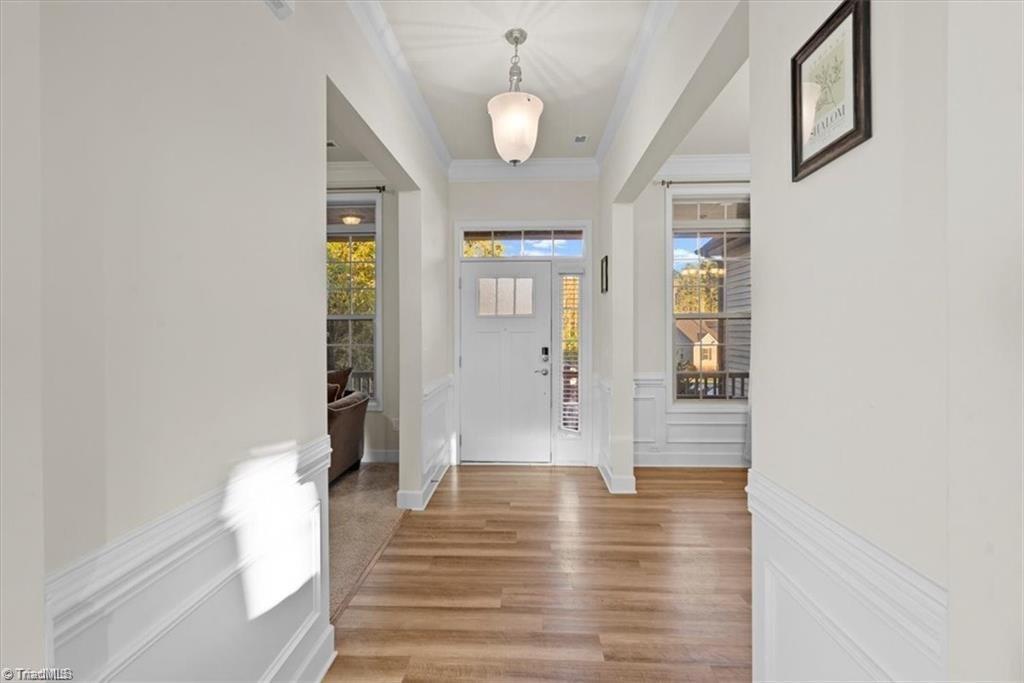 400 Lauryn Waverly Way Property Photo 3