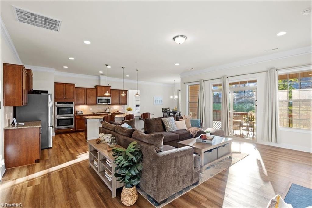 400 Lauryn Waverly Way Property Photo 12