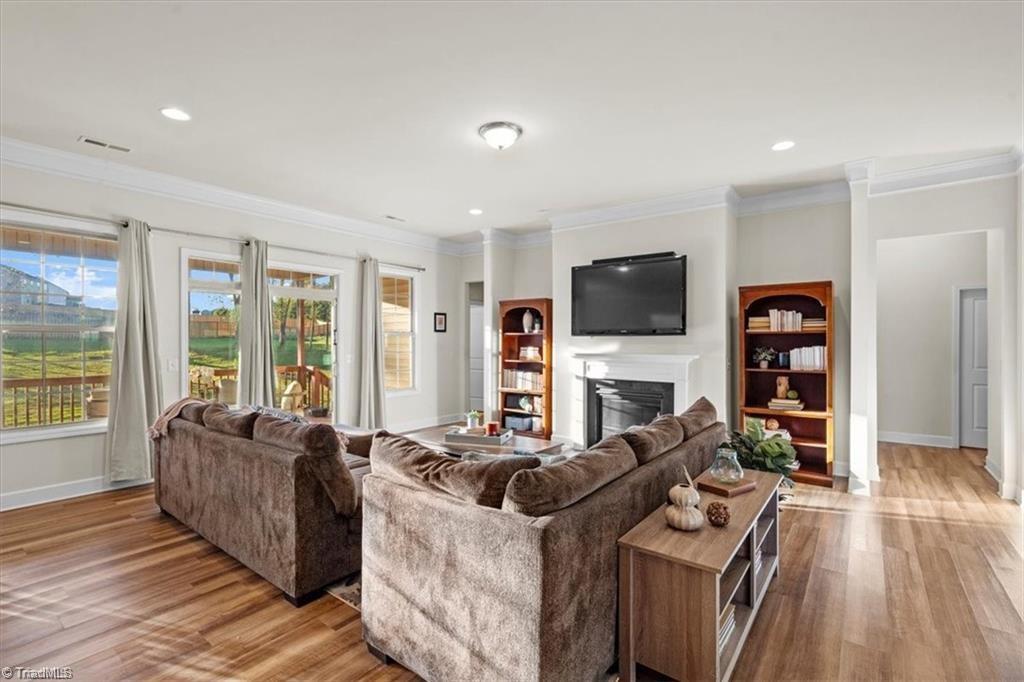400 Lauryn Waverly Way Property Photo 13