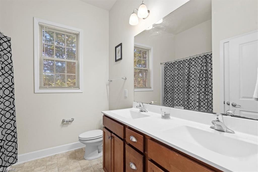 400 Lauryn Waverly Way Property Photo 24