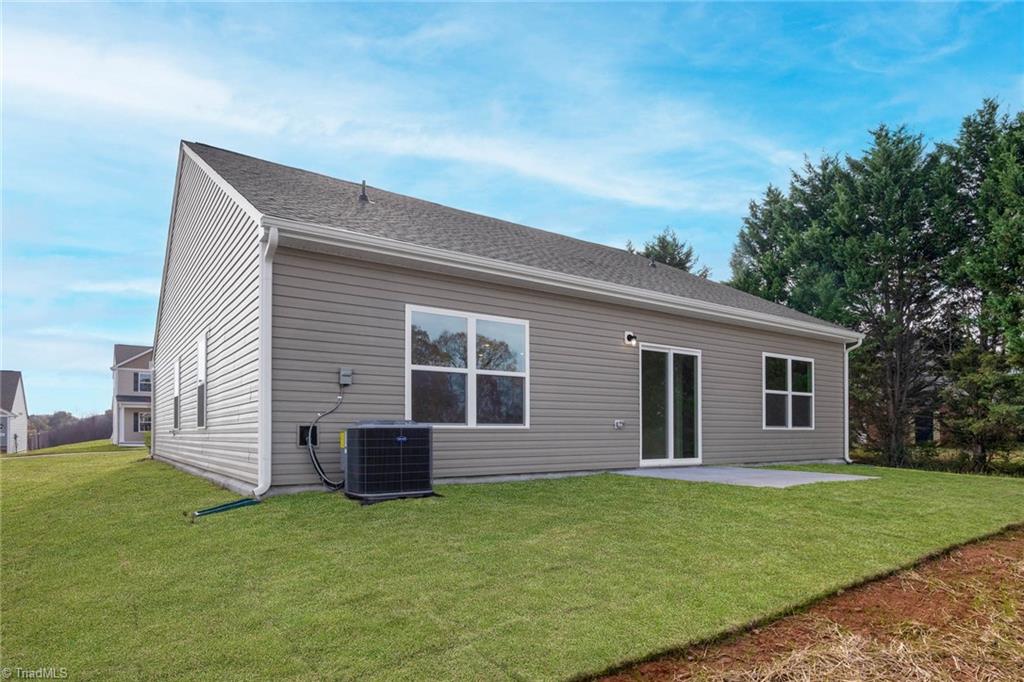 305 Dixieland Court Property Photo 4